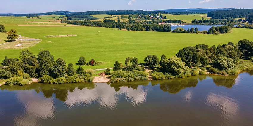 Ansicht auf das Grundstück vom See