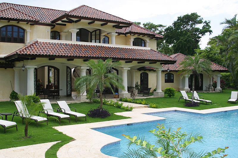 4 Star superior hotel with colonial style architecture in the dominican republic, with pool and sunbeds
